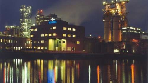 Night impression of the Akzo salt and chlorine plant