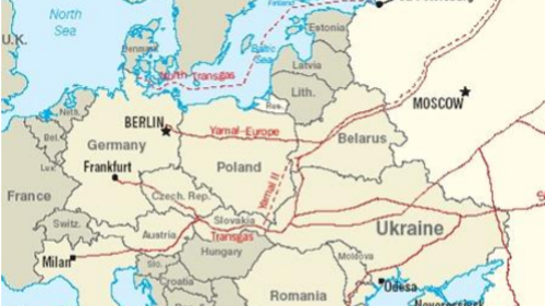 The Netherlands – although partly producing themselves - import large quantities of oil and
natural gas from Russia, Saudi-Arabia, the UK, Norway and Kuwait. One half of the crude oil
is refined in the Rotterdam area while the other half is distributed via the extensive pipeline
system. The Rotterdam-Ruhr Pipeline (RRP) provides a link to refineries in Venlo, Wesel,
Gelsenkirchen, Godorf and Wesseling. In addition, Rotterdam is connected to Vlissingen,
another Dutch sea port, and to Antwerp, Belgium, via the Rotterdam-Antwerp Pipeline
(RAPL). 